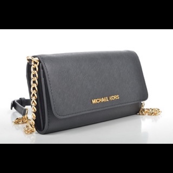Michael Kors Handbags - LIKE NEW MK JET SET BLACK TRAVEL WALLET ON A CHAIN